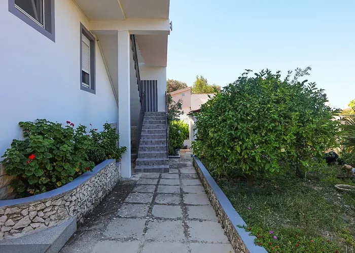 Апартаменты Apartments With Parking Space Razanj, Rogoznica - 12133 Рогозница